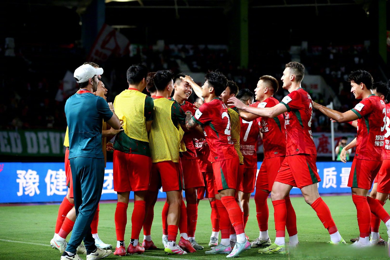 阿贾克斯迎足总杯关键赛，赛后遗憾出局，震撼外界，阵容厚度经受考验的简单介绍