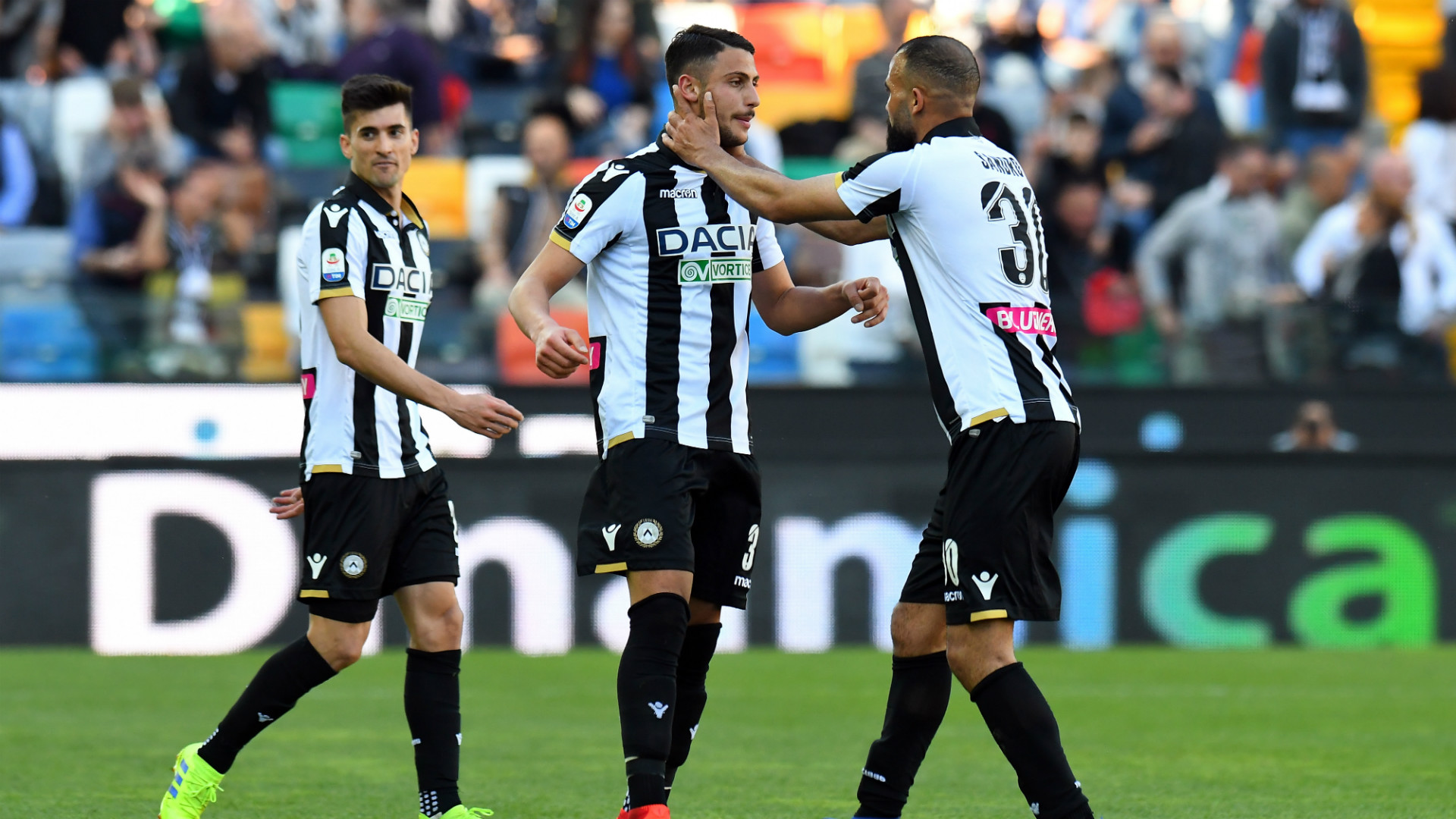 包含集结日足总杯焦点战，辽宁本钢更衣室发声，话题不断，球队文化再被提及的词条